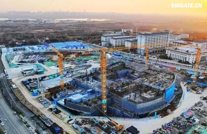 1月11日，河鋼集團舞鋼公司生產的一批高端鋼板發往客戶，將用于又一項“國之重器”——安徽合肥加快建設聚變能實驗裝置（BEST）項目的關鍵部位制造。  舞鋼公司深入貫徹落實集團戰略部署，緊盯高端客戶的需求，發揮自身技術優勢，研發生產更多的高端特種鋼板，打造更多的“國之重器”。針對客戶志在通過該項目打造“世界首個緊湊型聚變能實驗裝置”的目標，舞鋼公司高端高效益產品攻關團隊不斷優化營銷方案，通過提供“一攬子”解決方案，贏得了客戶的認可。在研發過程中，公司優化工藝方案，在軋制環節增加兩項創新措施，并強化質量過程管控，確保了鋼板表面質量和內部質量全部優于客戶需求，并按期交貨。  微信圖片_20250220083851.jpg  安徽合肥加快建設聚變能實驗裝置（BEST）項目總用地面積約16萬平方米，總建筑面積約15萬平方米。該裝置作為全超導托卡馬克核聚變實驗裝置（EAST）的后續項目，將在第一代EAST裝置的基礎上，首次演示聚變能發電，并有望率先建成世界首個緊湊型聚變能實驗裝置。